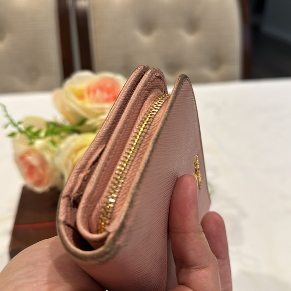 Authentic Prada compact wallet - Picture 4 of 11